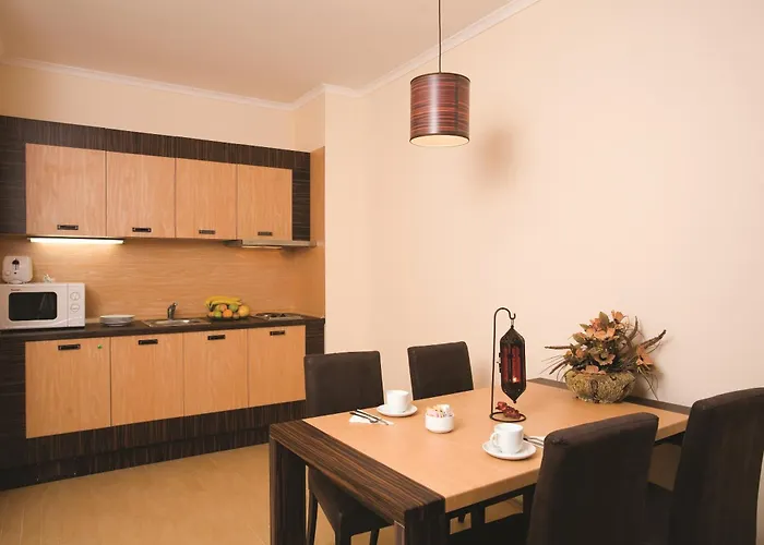 Majestic מלון דירות 4*