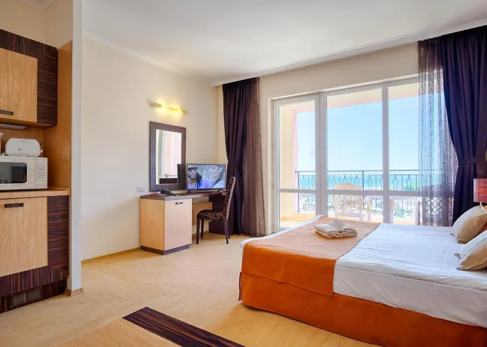 Aparthotel Majestic 4*