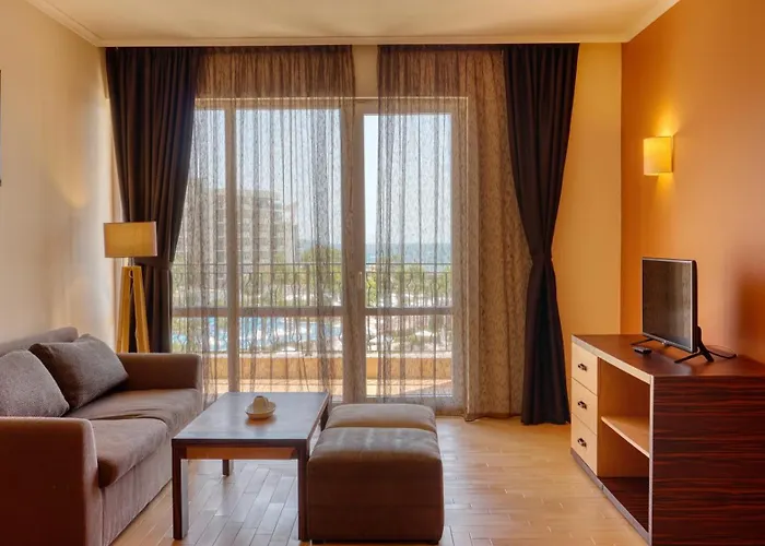 Majestic Апарт-готель 4*