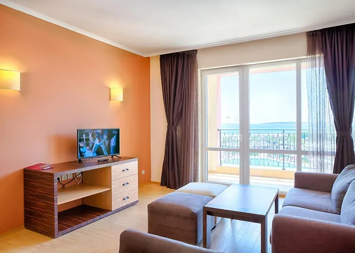 Majestic Апарт-готель Сонячний Берег